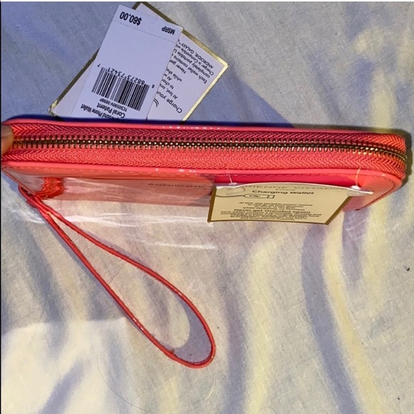 ADRIENNE VITTADINI PHONE CHARGING CLUTCH WALLET with WRIST STRAP - Picture 3 of 10